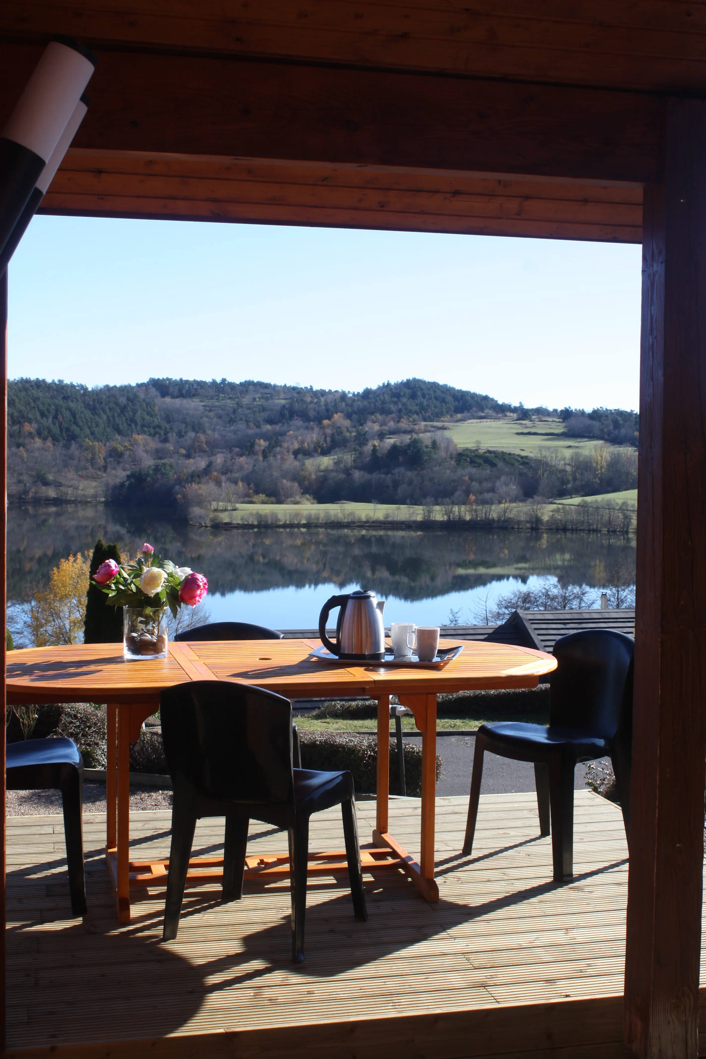Terrasse privative avec vue sur le lac d'Aydat