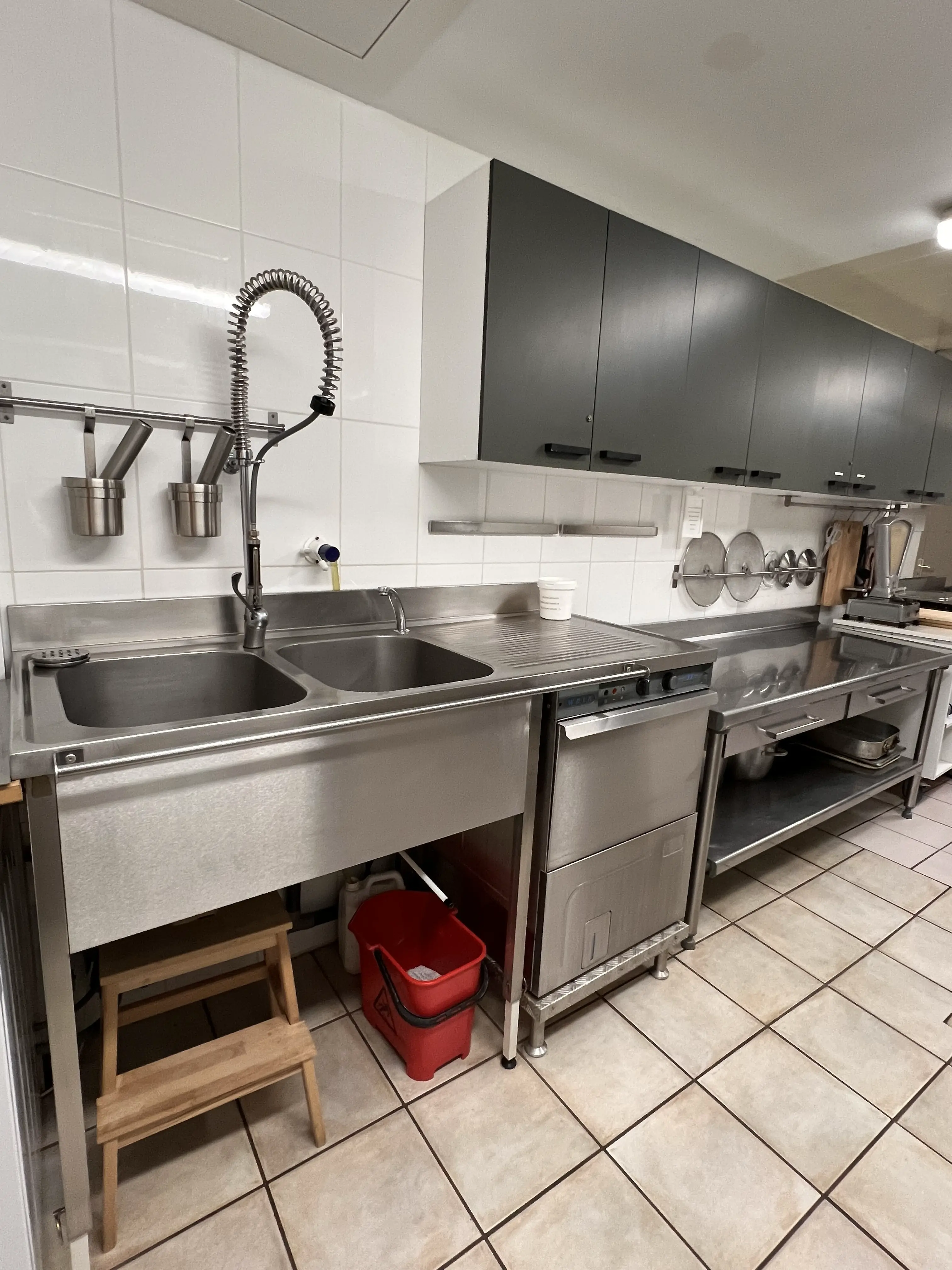 Cuisine professionnelle equipee point d'eau